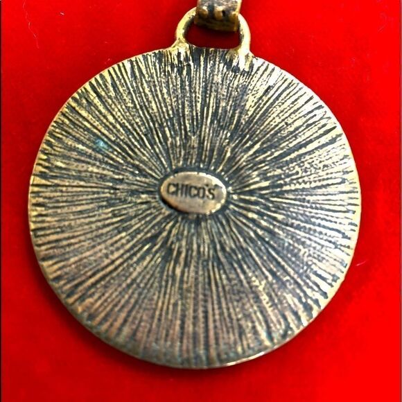 Chico’s Swirl Pendant gold-tone charm - Picture 2 of 2